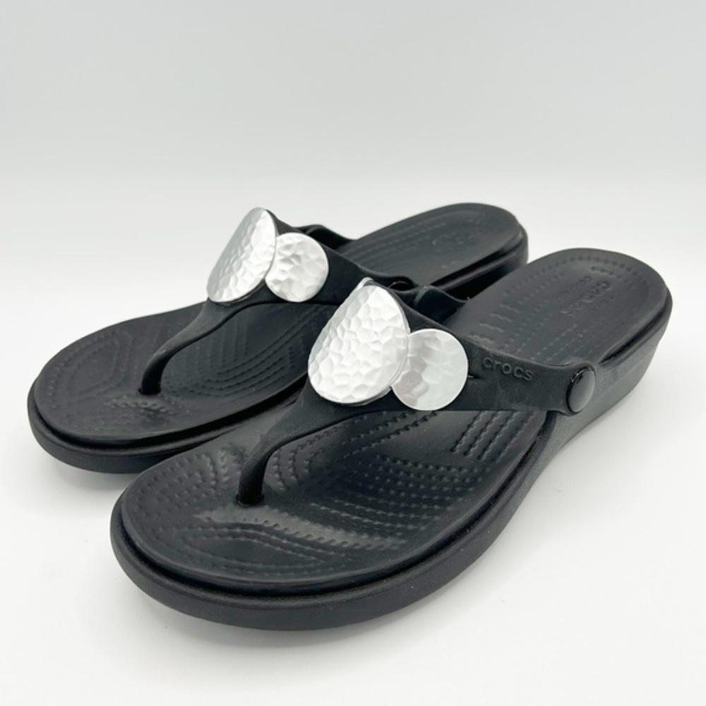Crocs Sanrah Hammered Circle Wedge Flip Sandals Black Silver Size 6